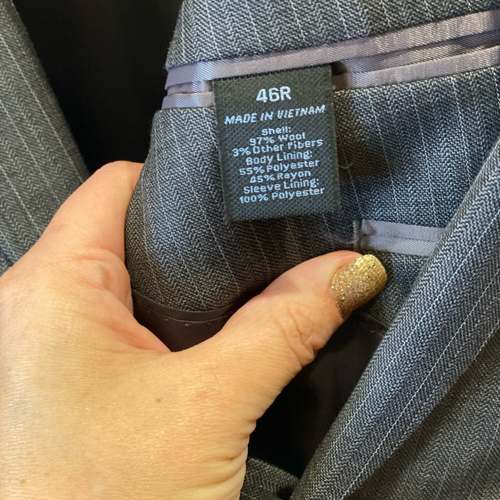 Marc Anthony men’s suit - only worn once! - Picture 3 of 6